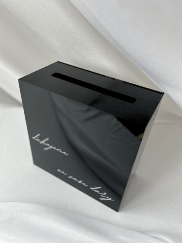 Box na dary, BLACK